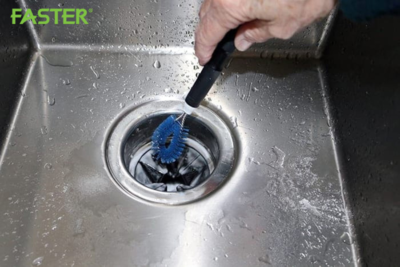 Máy hủy rác không được vệ sinh định kỳ